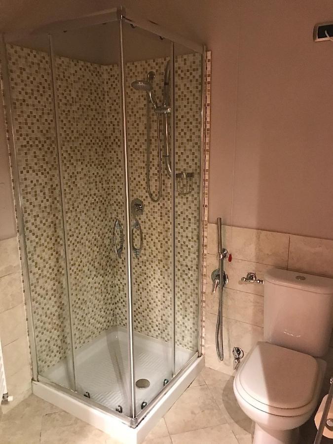 Camera Singola con Bagno Privato