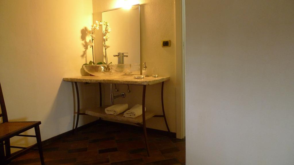 Camera Matrimoniale o Doppia con Letti Singoli con Letto Supplementare (3 Adulti)